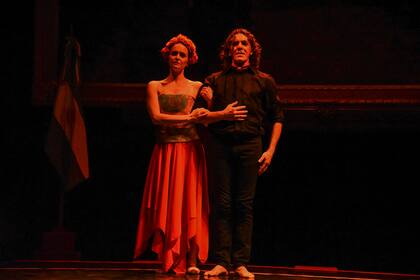 Patricia Baca y Maximiliano Guerra, entre otros, bailaron en el final del homenaje a Lommi