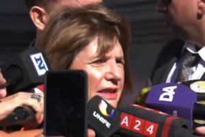 Bullrich habló antes de entrar al Congreso e insistió sobre la reforma laboral: "Lo vamos a lograr"