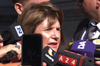 Bullrich habló antes de entrar al Congreso e insistió sobre la reforma laboral: "Lo vamos a lograr"