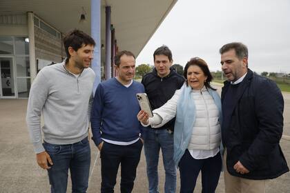 Patricia Bullrich en una recorrida de campaña este año, acompañada por Sebastián Pasaglia, Sebastián Abella, Marcelo Matzkin y Cristian Ritondo