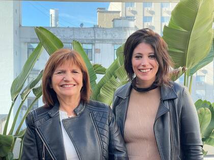 Patricia Bullrich junto a Sabrina Ajmechet