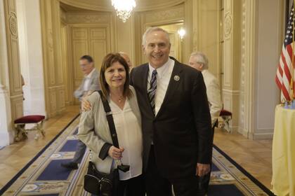 Patricia Bullrich junto al embajador Marc Stanley