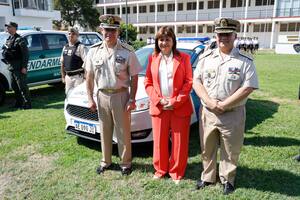 Patricia Bullrich junto con autoridades de la Prefectura