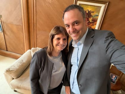 Patricia Bullrich le pidió a Manuel Adorni que presente "de inmediato" su declaración jurada para esclarecer su situación patrimonial y tensionó la relación con Karina Milei