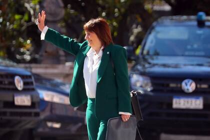 Patricia Bullrich llegando a casa de gobierno