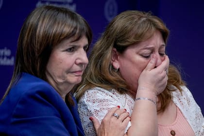Patricia Bullrich, por entonces ministra de Seguridad, con Griselda Heredia, madre de Nahuel Gallo, el 27 de diciembre de 2024