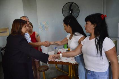 Patricia Bullrich presentó en el programa "Manos a la obra" durante una visita a la cárcel de mujeres de Ezeiza
