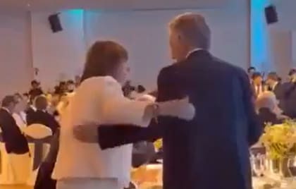 Patricia Bullrich se acercó a saludar a Mauricio Macri