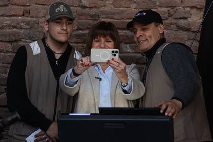 Patricia Bullrich votó en la Sociedad Rural y se quejó por el sistema electrónico porteño