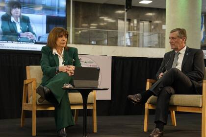 Patricia Bullrich y el presidente de Coninagro, Elbio Laucirica