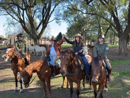 Patricia Bullrich y Kristi Noem en Campo de Mayo