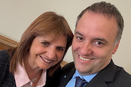 Patricia Bullrich y Manuel Adorni