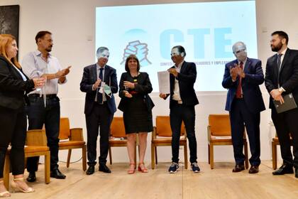 Patricia Bullrich y Miguel Angel Pichetto junto a representantes gremiales y empresariales