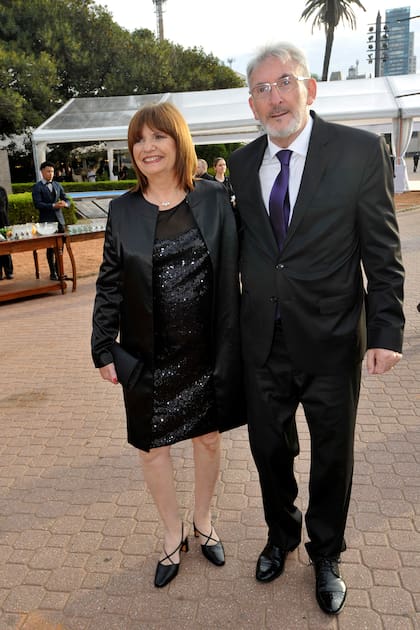 Patricia Bullrich y su marido, Guillermo Yanco, vicepresidente del Museo del Holocausto. La presidenta de PRO fue una de las primeras en llegar a la ceremonia civil de Jorge Macri, con quien ya selló una alianza electoral en la Ciudad de Buenos Aires.