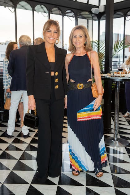 Patricia della Giovampaola y su amiga Mirta Peña en la presentación de libro "Blanche" de Jean-Paul Enthoven