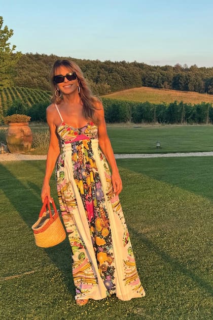 Patricia, divina, con uno de sus looks de verano. Cada tarde, la reconocida socialité organizaba paseos y caminatas.