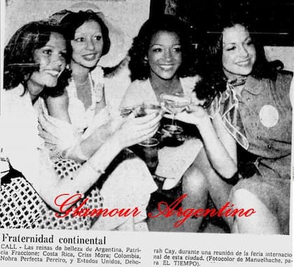 Patricia Fraccione junto a reinas de la Belleza de Costa Rica, Colombia, Estados Unidos...