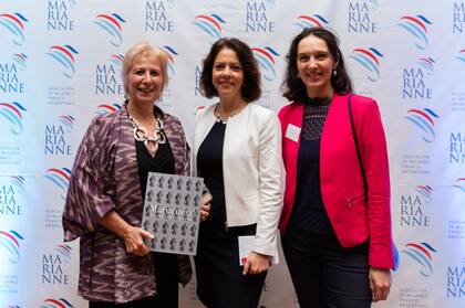 Patricia Pellegrini (presidenta de Marianne), Claudia Sherer-Effosse (embajadora de Francia en Argentina) y Marie Sinizergues (vicepresidenta de Marianne)
