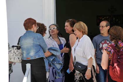 Patricia Rozas y Coni Vera saludaron a amigos y familiares del actor