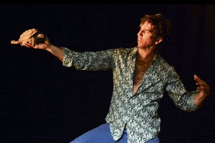 Patricio Abadi, autor e intérprete, bien dirigido por Paula Marrón