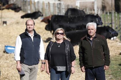Patricio Carli, Mónica Schmale y Ricardo Orazi en la muestra
