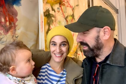 Patricio Eppinger y Sofía Mastai con su hija Rosita.