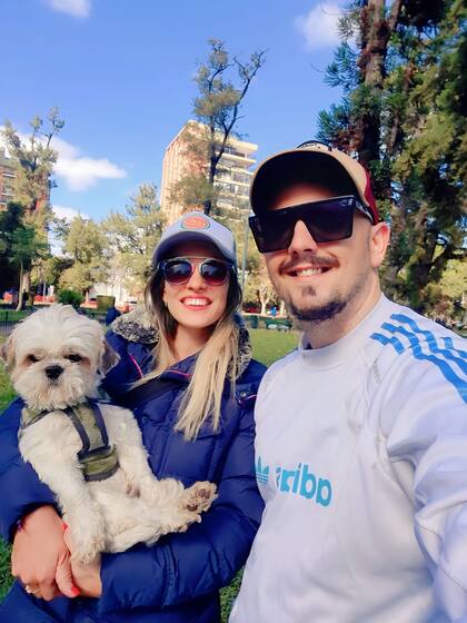 Patricio (37), Silvia (35) y Arnold.