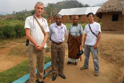 Patricio Walmsley, el enfermero que murió en la tragedia aérea de Esquel, en uno de sus viajes a África en 2014