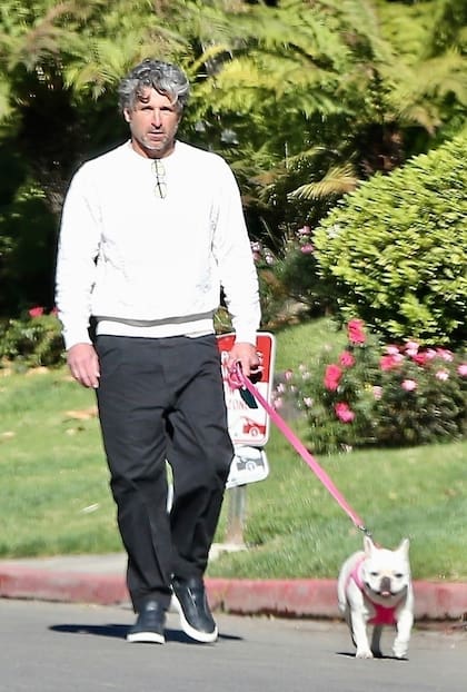 Patrick Dempsey es otro de los actores afectados por los incendios forestales en Los Ángeles. El artista fue capturado junto a su perro mientras regresaba al Hotel Bel Air después de ser evacuado de su casa de Pacific Palisades