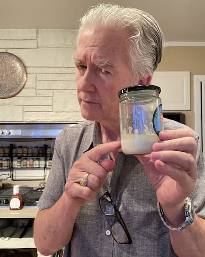 Patrick Duffy agregó los kits de masa madre deshidratada para que las personas pudieran realizar todo el proceso y hornear en sus casas (Instagram/@therealpduffy)