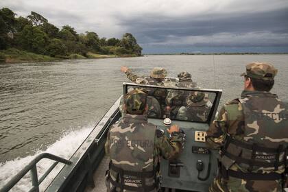 Patrullaje de la Prefectura en busca de embarcaciones que transportan droga hacia nuestro país. 22/2/17