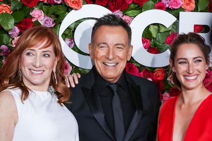 Patti Scialfa y Bruce Springsteen en 2018, junto con su hija Jessica Rae Springsteen