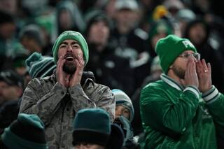 Patullo, coordinador ofensivo de Eagles, seguirá en su puesto pese a problemas de Hurts y Barkley