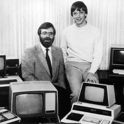 Paul Allen y Bill Gates en 1981, en los primeros años de Microsoft; tenían 26 y 28 años