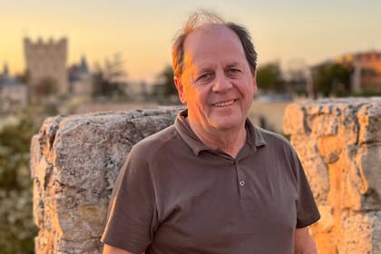 Paul Dougall, autor de La tierra blanda; una biografía de Pinamar