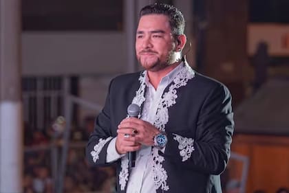 Paul Flores cantante del grupo peruano de cumbia Armonía