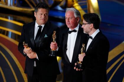 Paul Massey, Tim Cavagin y John Casali aceptan el Oscar por Bohemian Rhapsody