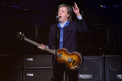 Paul McCartney durante un show en Londres, en 2024