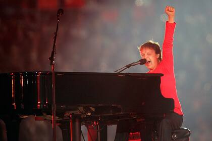Paul McCatney, protagonista en 2005 del show de Super Bowl; hoy se cumplen 50 años del histórico show en la terraza de los Beatles