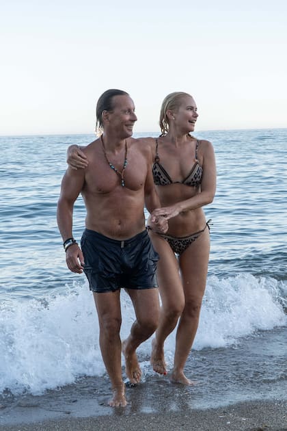 Mazza y Gravier, en las aguas del mar Mediterráneo. La pareja, que este mayo celebró 26 años de casados, compartió tardes de sol, paseos y relax en un exclusivo hotel español