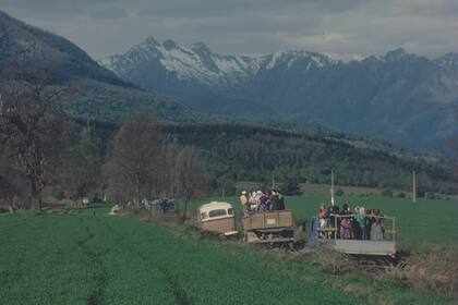 Paul Schäfer fue un alemán acusado de delitos sexuales que se escapó a Chile, donde fundó junto con otros emigrados una colonia agrícola en una zona estéril y alejada del centro-sur del país