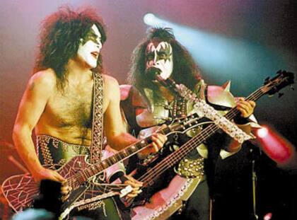 Los oficiales que llegaron al lugar encontraron al artista de 76 años consciente