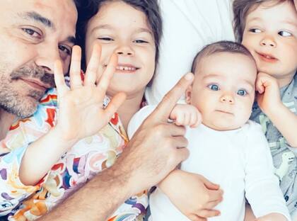 Paula Chaves y Pedro Alfonso formaron una gran familia con sus tres hijos: Olivia (7), Baltazar (4) y Filipa (11 meses)