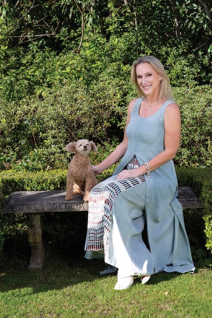 Paula con su caniche toy Tobi. La heredera del corredor vive con sus tres hijos, Juana (21), Alfredo (17) y Amalia (14).