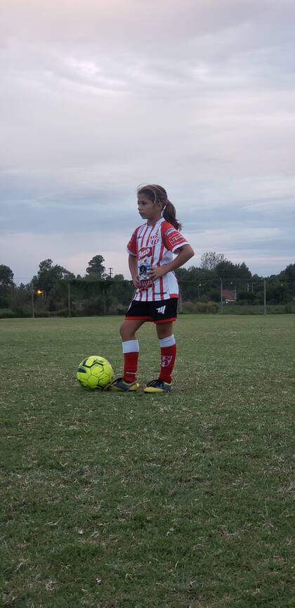 Paula, de 10 años, integra el fútbol formativo de Cañuelas
Foto: Gentileza Gabriela de Santo