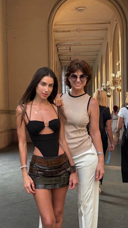 Paula Diagosti, la "Profesex", con su hija Guadalupe, que sigue sus pasos en el mundo de la moda