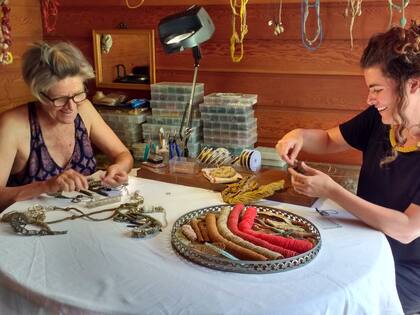 Paula Dipierro y Gabriela Horvat y sus rastas joyeras