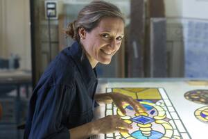 Paula Farina Ruiz supervisa actualmente en la restauración de las marquesinas de la Confitería del Molino.