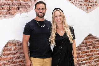 Con una remera fucsia lanzaron un negocio infantil que es un éxito en TiendaNube