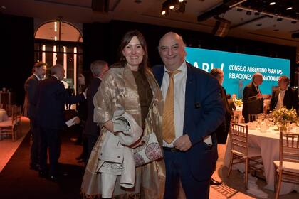 Paula Monteserin junto a Pablo Garzonio, subsecretario de Relaciones Internacionales y Cooperación Institucional de la Legislatura de la Ciudad de Buenos Aires